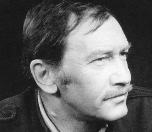 Turgut Uyar: “Hüzünlü Bir Çocuktum, Nedense Hep Ağlamaya Hazır.” Turgut Uyar Hüzünlü Bir Çocuktum Nedense Hep Ağlamaya Hazır